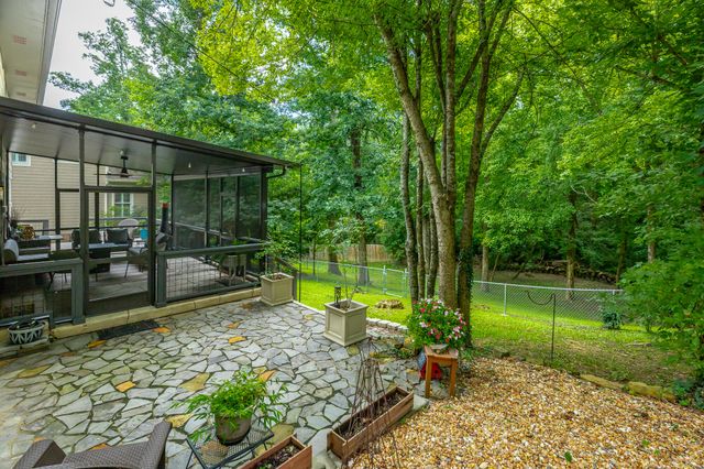108 Forrest Avenue S, Lookout Mountain, TN 37350