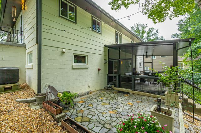 108 Forrest Avenue S, Lookout Mountain, TN 37350