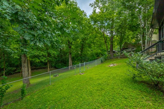 108 Forrest Avenue S, Lookout Mountain, TN 37350