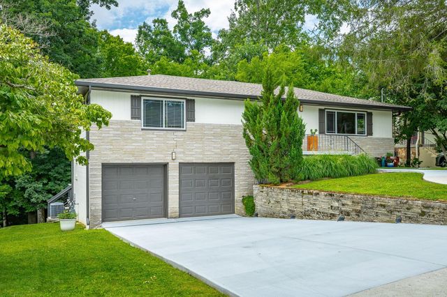 108 Forrest Avenue S, Lookout Mountain, TN 37350