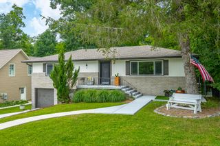 108 Forrest Avenue S, Lookout Mountain, TN 37350