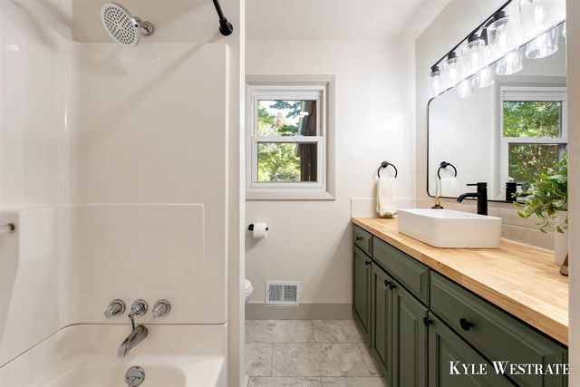 8184 E Chester Avenue, Byron Center, MI 49315