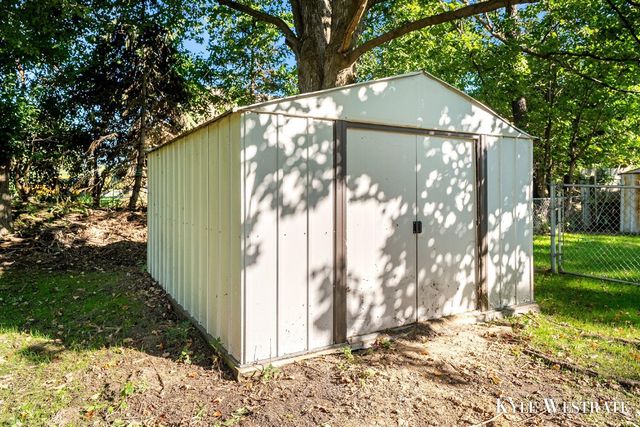 8184 E Chester Avenue, Byron Center, MI 49315