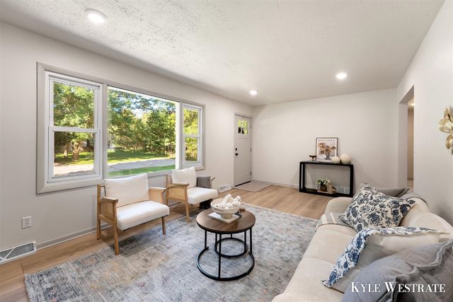 8184 E Chester Avenue, Byron Center, MI 49315
