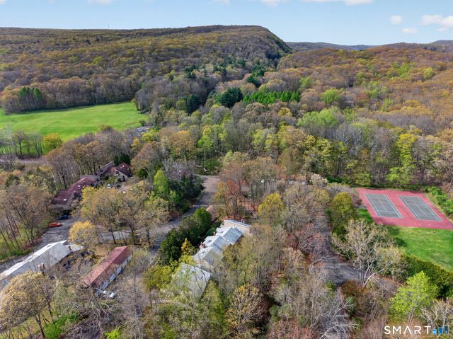 44 Mohawk Trail 44, Guilford, CT 06437