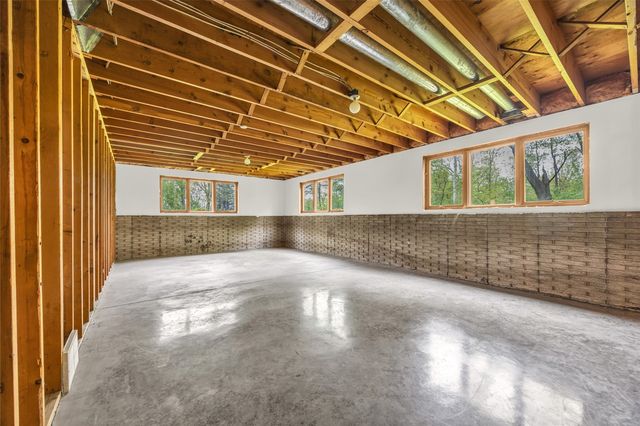 4850 Autumn Drive NE, Cedar Rapids, IA 52411