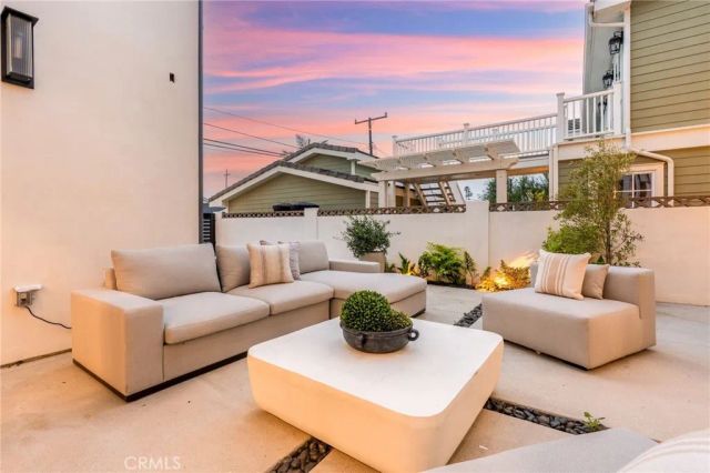 1828 Pine Street, Huntington Beach, CA 92648