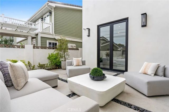 1828 Pine Street, Huntington Beach, CA 92648