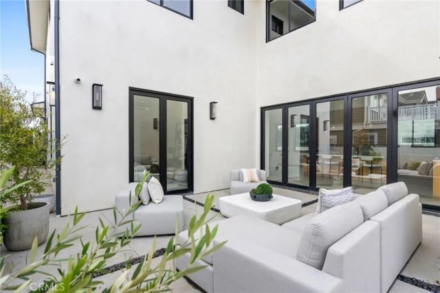 1828 Pine Street, Huntington Beach, CA 92648