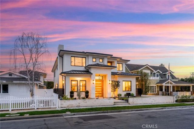 1828 Pine Street, Huntington Beach, CA 92648