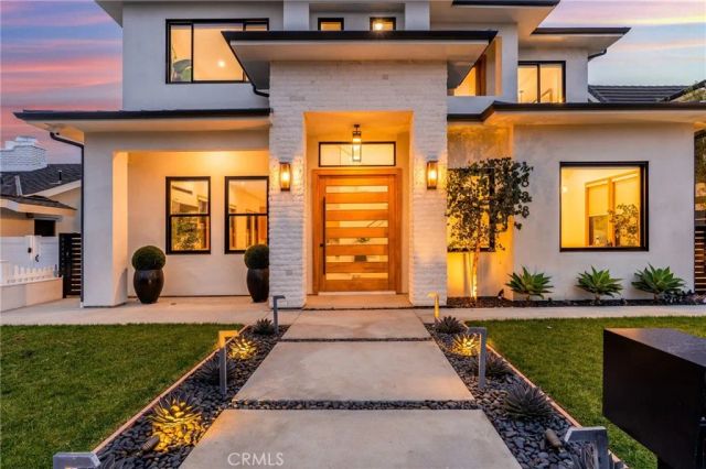 1828 Pine Street, Huntington Beach, CA 92648