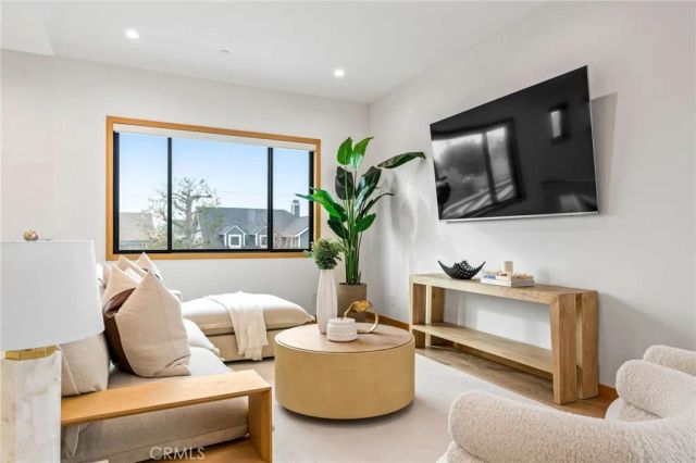 1828 Pine Street, Huntington Beach, CA 92648