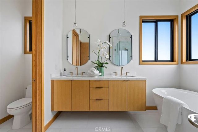 1828 Pine Street, Huntington Beach, CA 92648