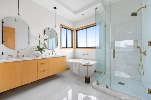 1828 Pine Street, Huntington Beach, CA 92648