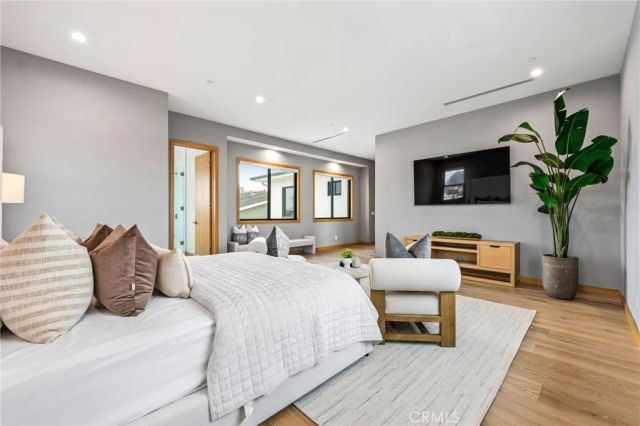 1828 Pine Street, Huntington Beach, CA 92648