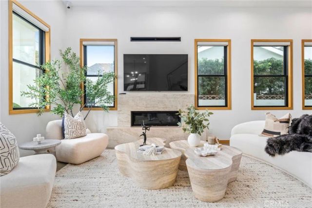 1828 Pine Street, Huntington Beach, CA 92648