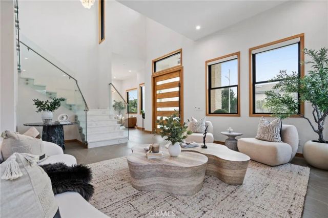 1828 Pine Street, Huntington Beach, CA 92648