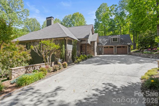 20 Fernridge Court, Flat Rock, NC 28731