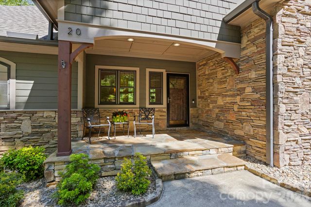 20 Fernridge Court, Flat Rock, NC 28731