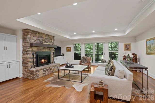 20 Fernridge Court, Flat Rock, NC 28731