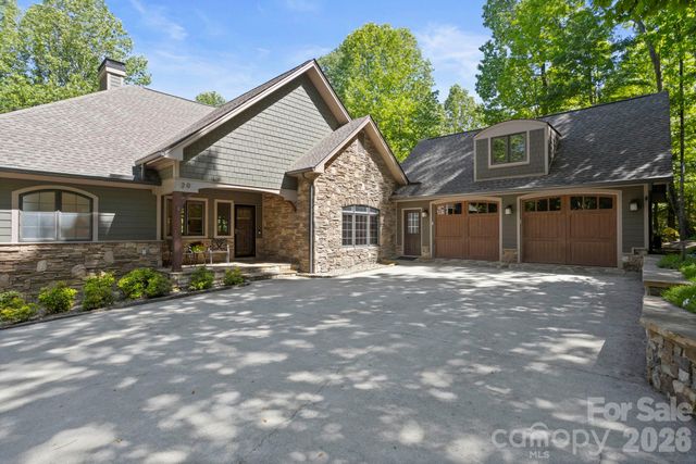 20 Fernridge Court, Flat Rock, NC 28731