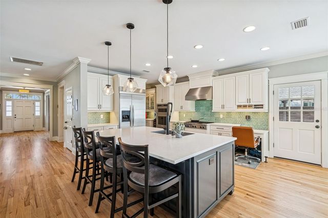 2601 W MORRISON AVENUE, Tampa, FL 33629