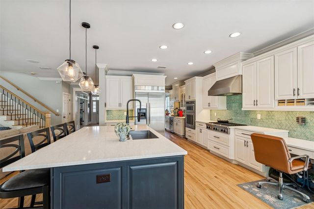 2601 W MORRISON AVENUE, Tampa, FL 33629