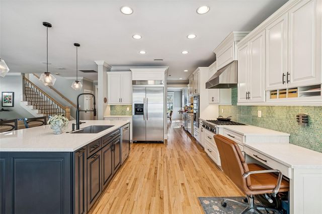 2601 W MORRISON AVENUE, Tampa, FL 33629