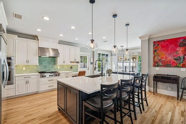 2601 W MORRISON AVENUE, Tampa, FL 33629