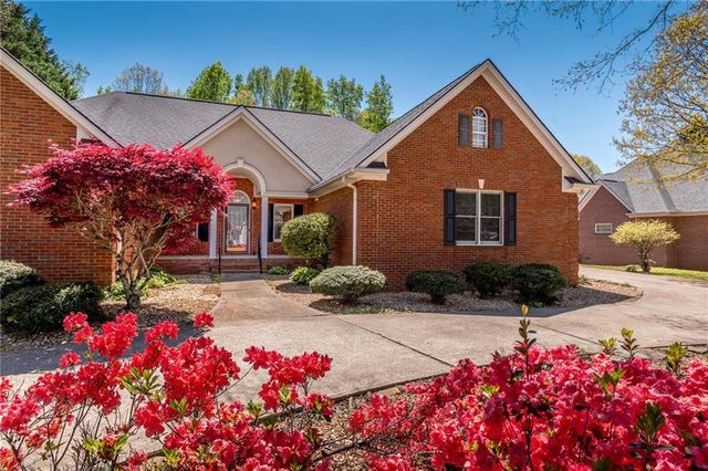 6628 Windvane Point, Clermont, GA 30527