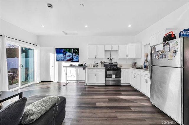 22137 Gault Street, Canoga Park, CA 91303