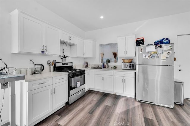 22137 Gault Street, Canoga Park, CA 91303