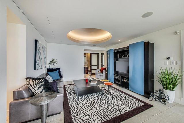 800 N MICHIGAN Avenue 4801, Chicago, IL 60611