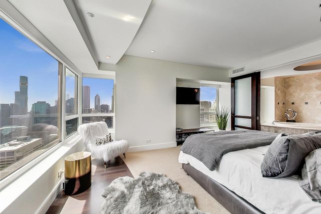800 N MICHIGAN Avenue 4801, Chicago, IL 60611