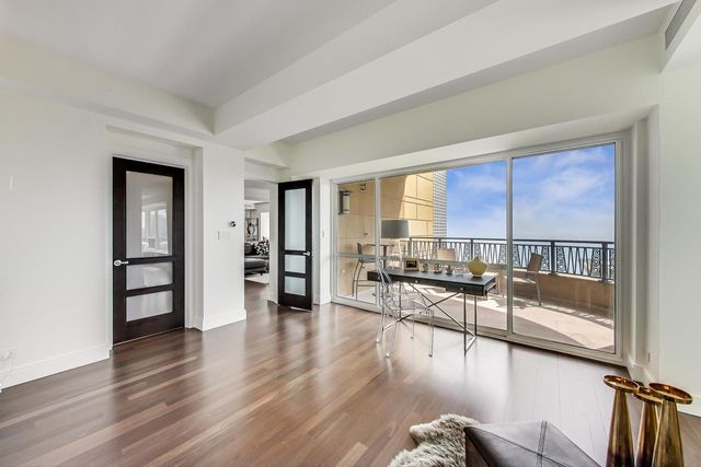 800 N MICHIGAN Avenue 4801, Chicago, IL 60611