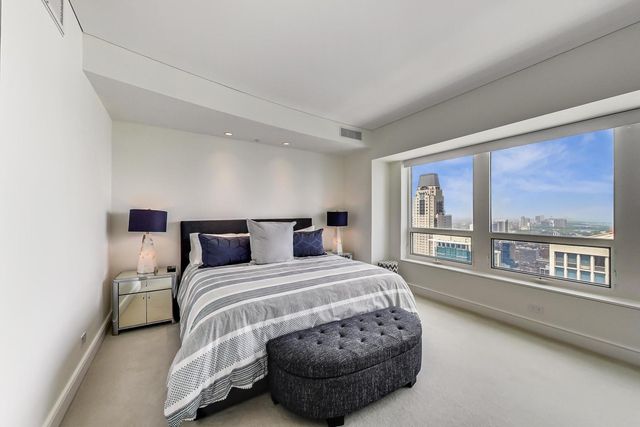 800 N MICHIGAN Avenue 4801, Chicago, IL 60611