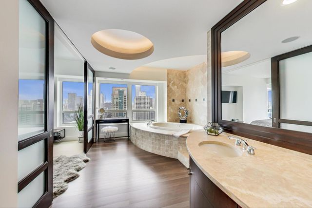 800 N MICHIGAN Avenue 4801, Chicago, IL 60611