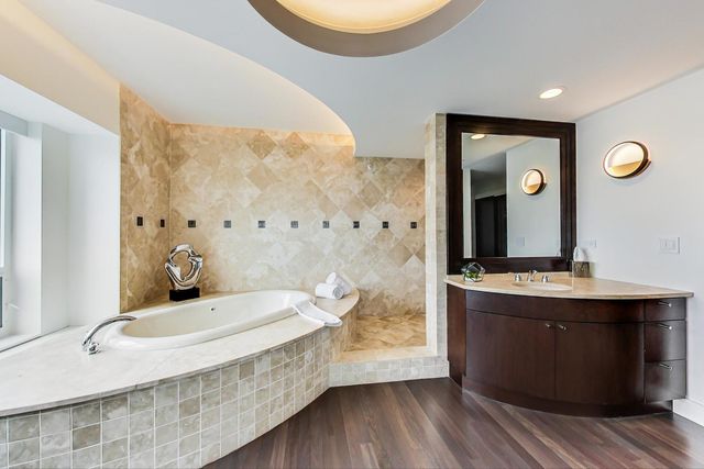 800 N MICHIGAN Avenue 4801, Chicago, IL 60611