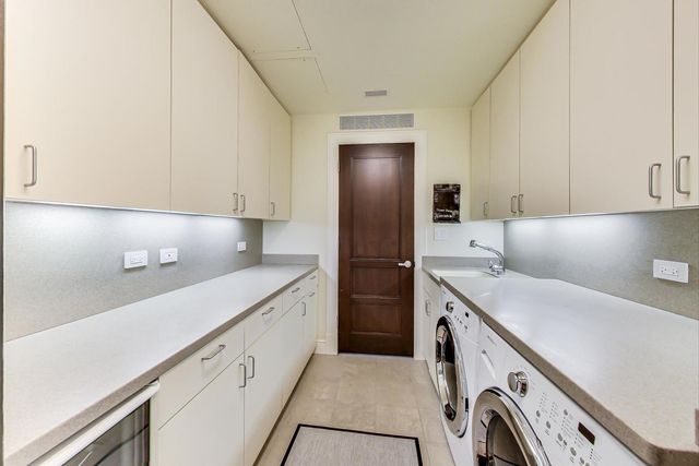 800 N MICHIGAN Avenue 4801, Chicago, IL 60611