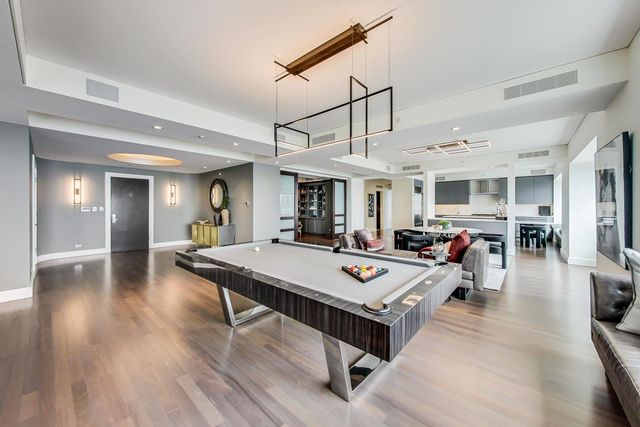 800 N MICHIGAN Avenue 4801, Chicago, IL 60611