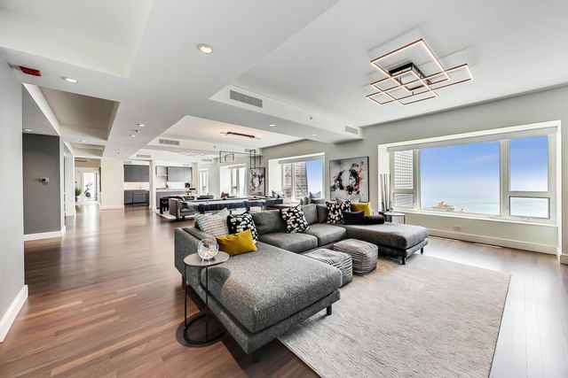 800 N MICHIGAN Avenue 4801, Chicago, IL 60611