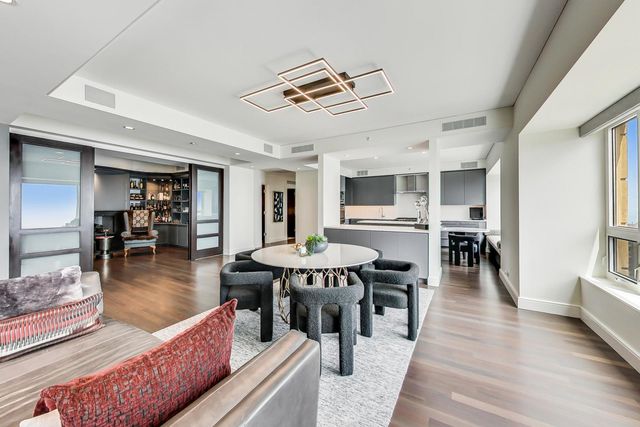 800 N MICHIGAN Avenue 4801, Chicago, IL 60611