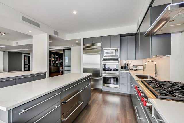 800 N MICHIGAN Avenue 4801, Chicago, IL 60611