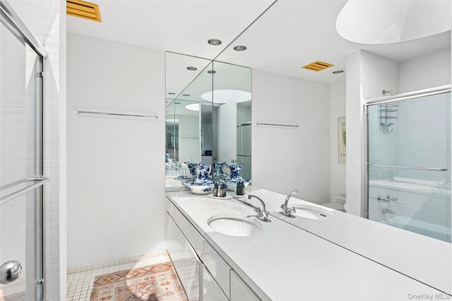 12 Lakewood Lane, Quogue, NY 11959