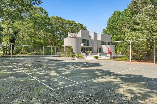 12 Lakewood Lane, Quogue, NY 11959