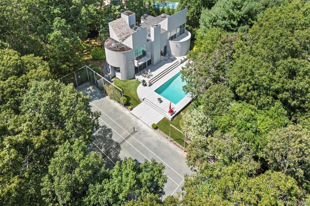 12 Lakewood Lane, Quogue, NY 11959