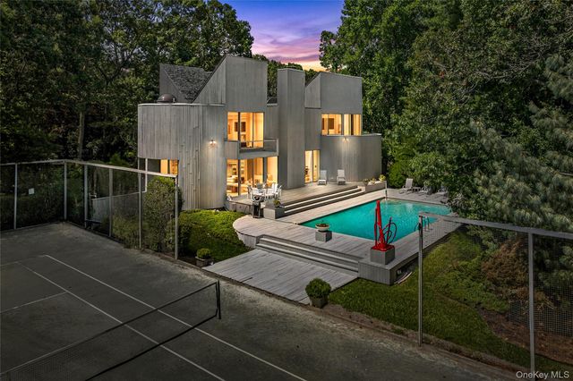 12 Lakewood Lane, Quogue, NY 11959