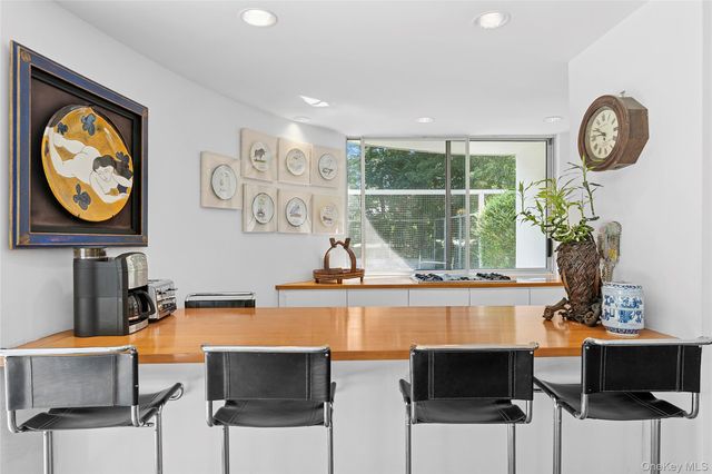 12 Lakewood Lane, Quogue, NY 11959