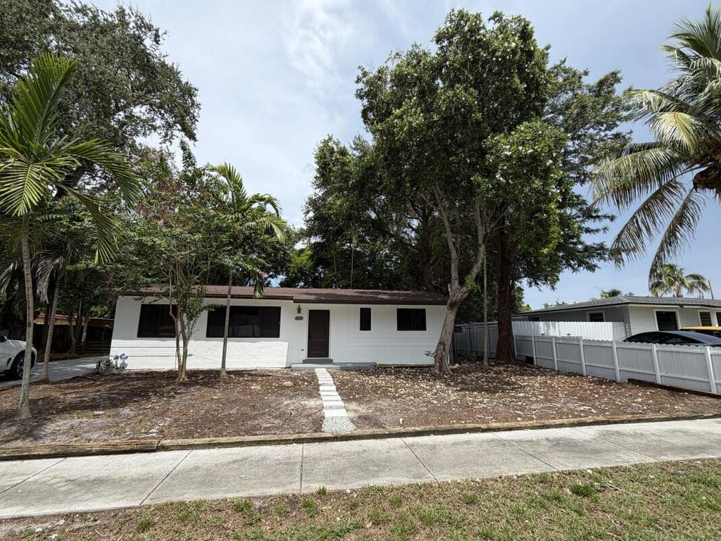 3611 SW 33rd Avenue, West Park, FL 33023