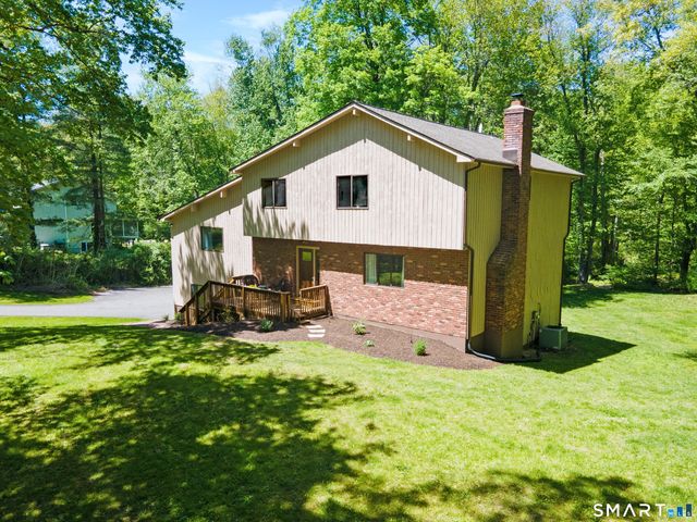 6 Arapaho Road, Brookfield, CT 06804